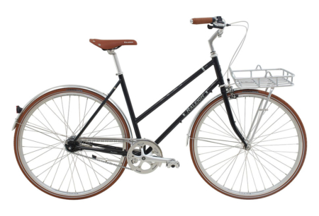 Raleigh Yate Cargo damecykel i sort med 7 indvendige gear, stort frontlad og bagagestrop, ideel til bykørsel og pendling
