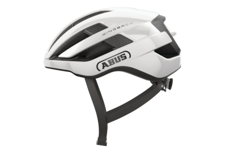 ABUS WingBack cykelhjelm i farven Shiny White – minimalistisk og sporty hjelm med slankt vingedesign, dybe ventilationskanaler og aerodynamisk afrivningskant